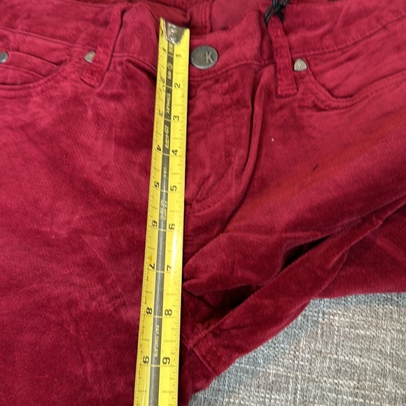 Kut from the Kloth MIA Skinny Jean in Plum - Picture 9 of 12